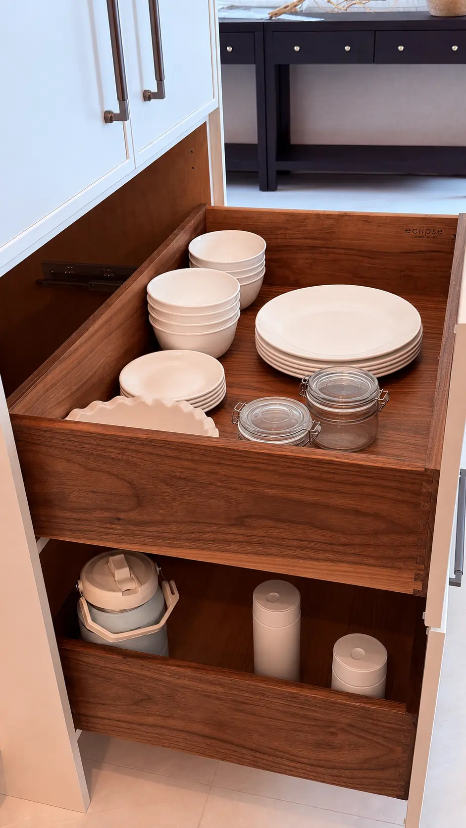 Drawer storage detail with organizers