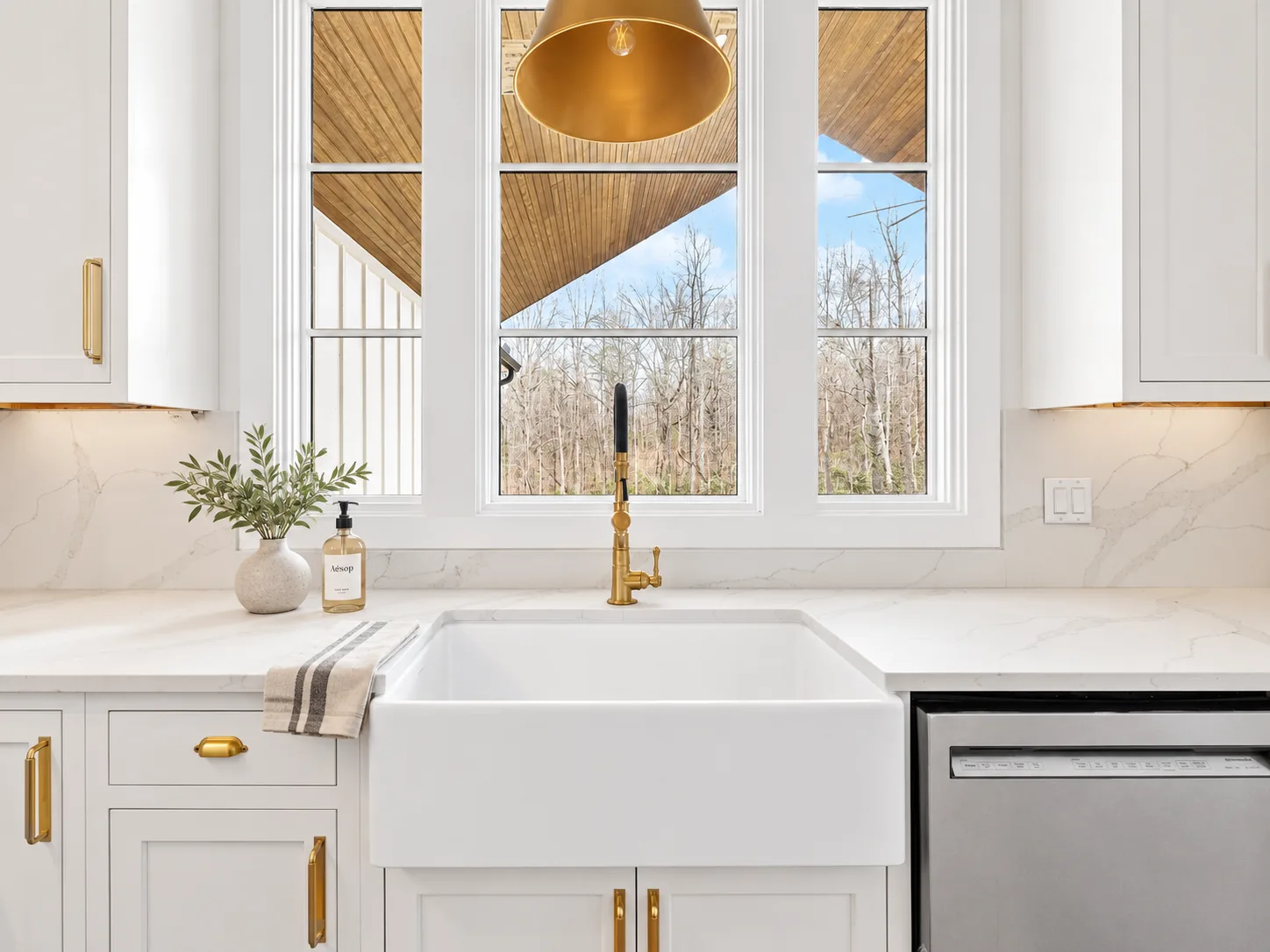 Farmhouse sink under the window, Pure White inset cabinetry