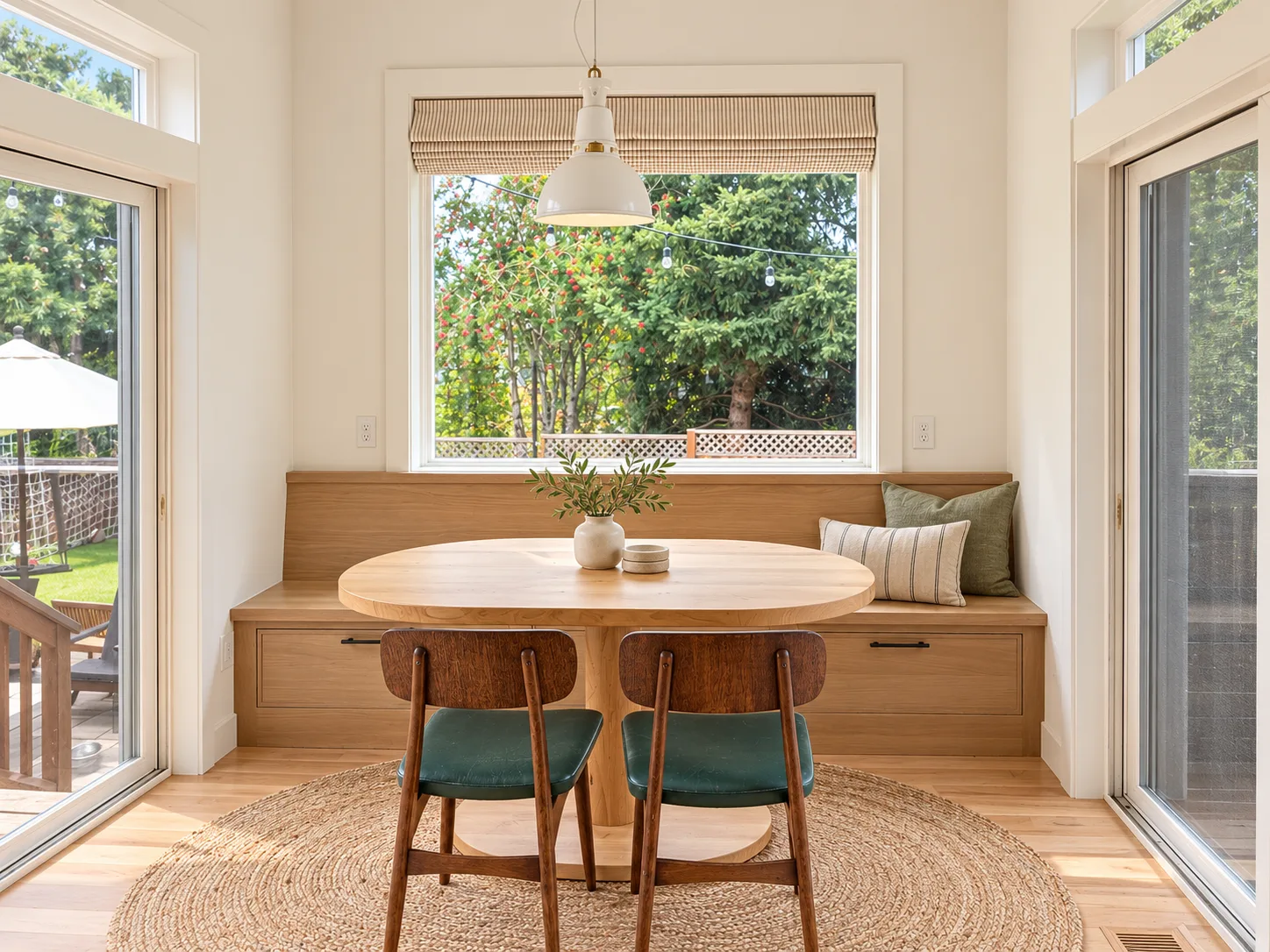 Breakfast nook with built-in bench seat