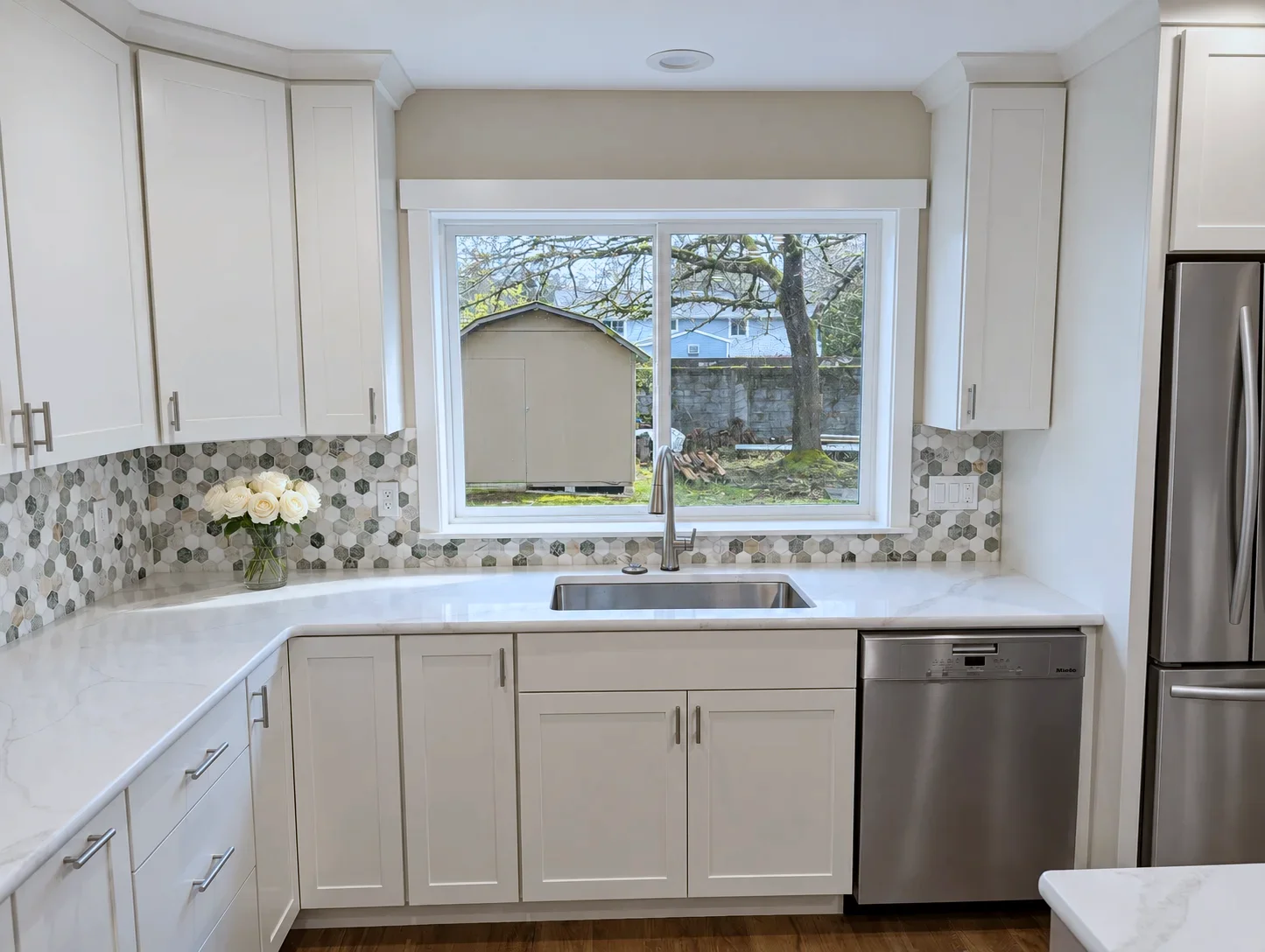 Kitchen sink under the window with Blond Evereve cabinets and quartz counters, Oregon remodel
