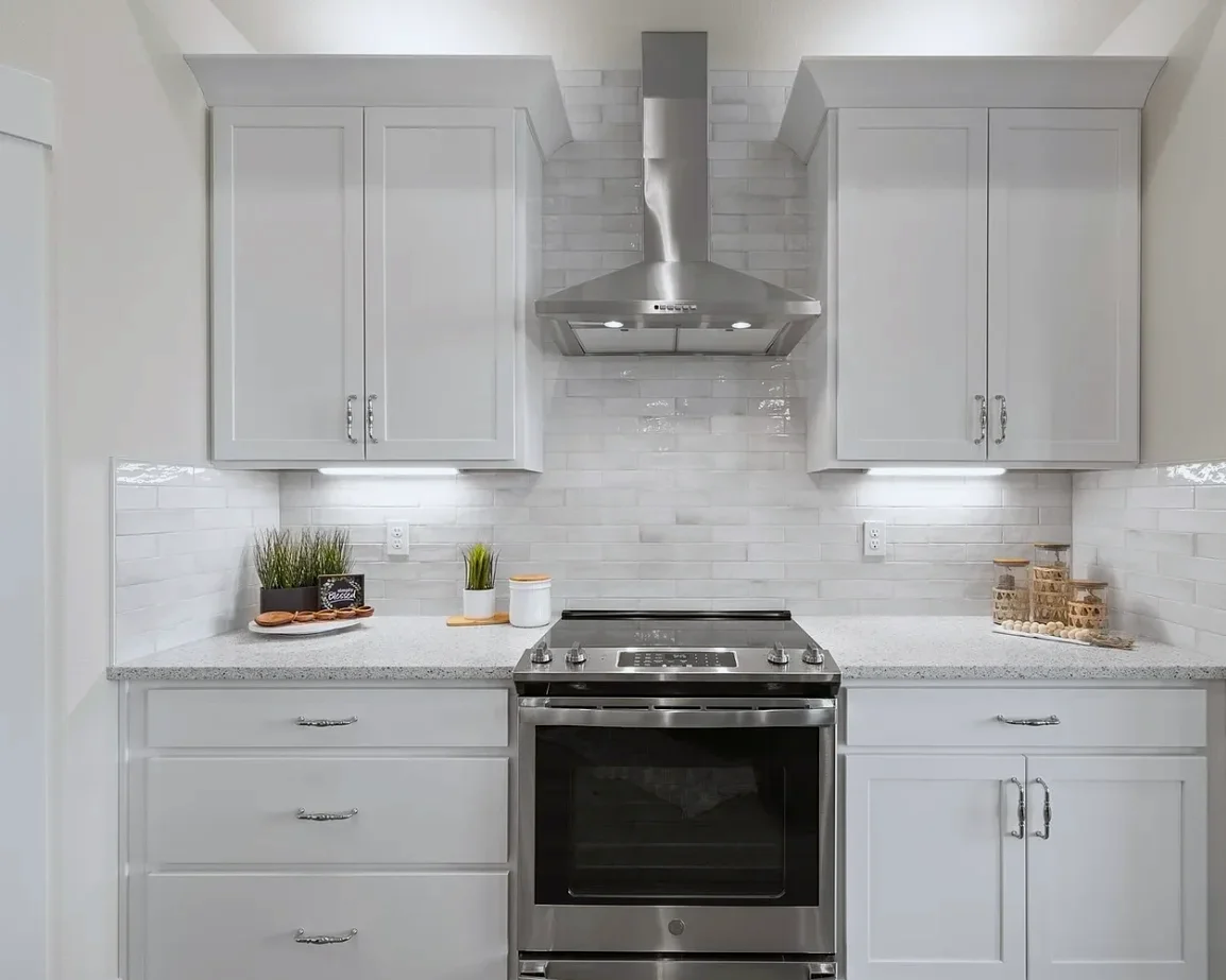 Richland WA spec home kitchen with stainless hood and Bristol doors in Alabaster